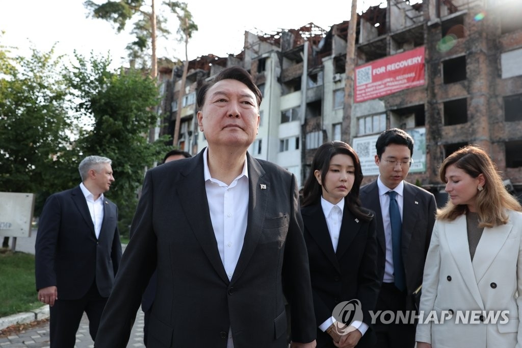 Tổng thống Hàn Quốc bất ngờ thăm Ukraine